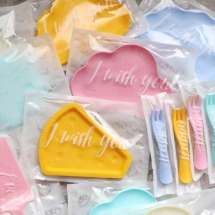 Colorful cloud plate disposable cake plate birthday party tableware cloud plate plastic plate baking cute cutlery Colorful cloud plate disposable cake plate birthday party tableware cloud plate plastic plate baking cute cutlery