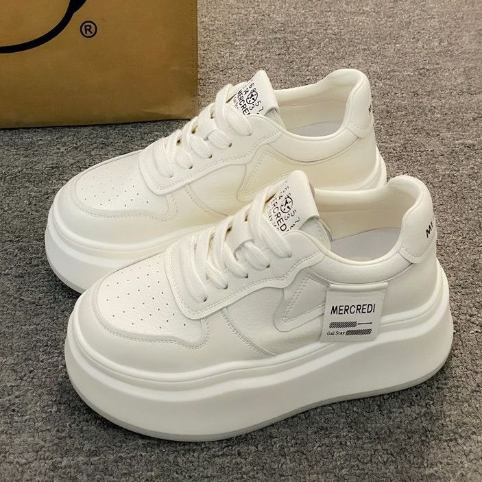 Zapatos blancos de suela gruesa para mujeres 2024 primavera nuevos zapatos deportivos de moda, zapatos de altura pequeños zapatos de nicho