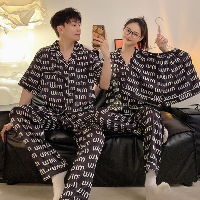 2024 nuevo conjunto de pijamas de pareja de tres piezas para hombres y mujeres de verano seda de hielo alta sensación de manga corta conjunto de ropa de casa de verano