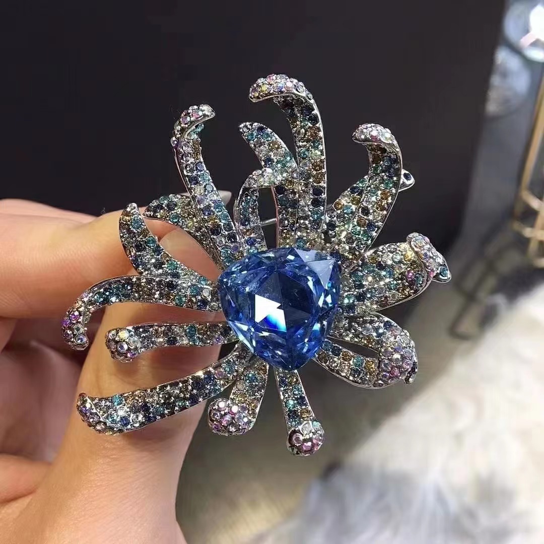 Lüks Avusturya Kristal Krizantem Broşu_voghion.com