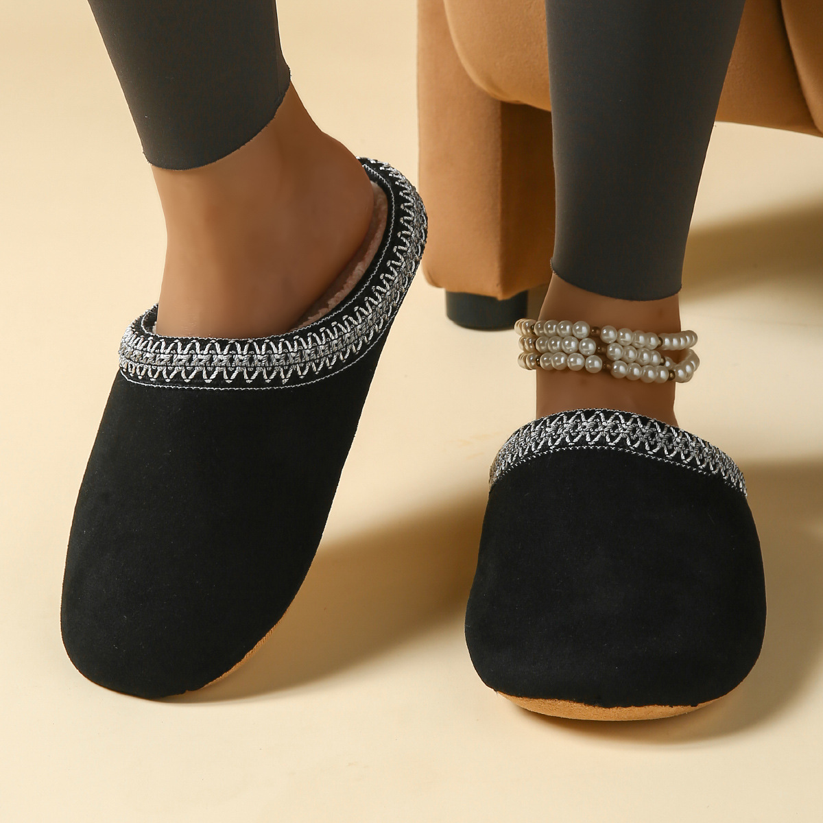 Zapatillas de algodón domésticas interiores de dibujos animados engrosados en otoño y invierno calentamiento casero casero zapatos de algodón de lana mujer