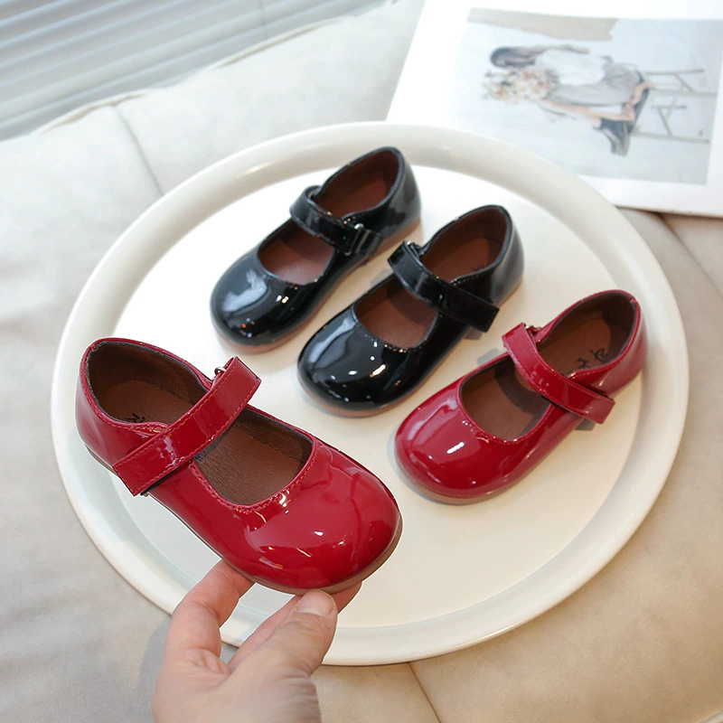 Кожаная обувь для девочек 2025 весна новая детская одиночная обувь мягкая подошва модная обувь принцессы красный костюм обувь