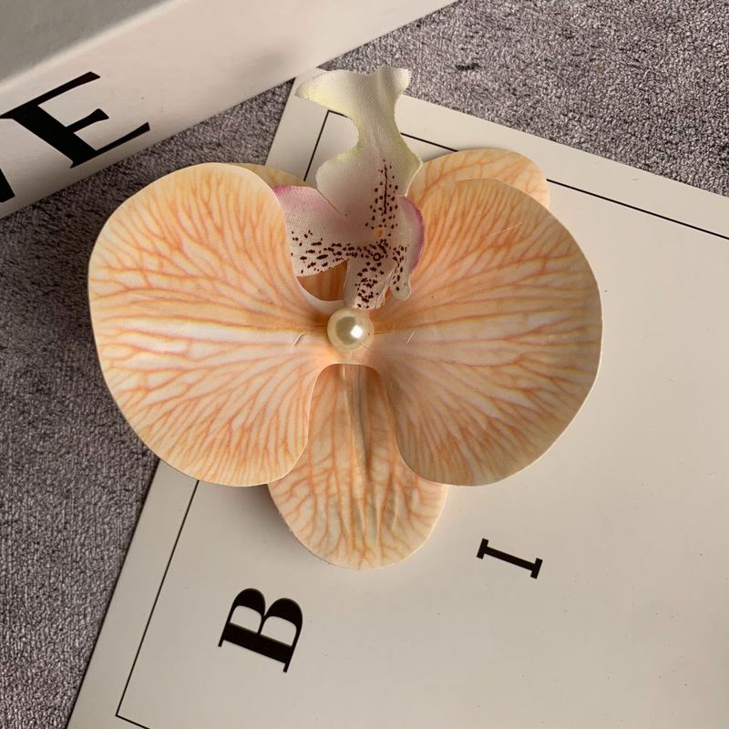 絹布の胡蝶蘭の花の頭は花の壁の部品の花の材料の頭をシミュレーションして髪を飾ってdiyの手作りの結婚祝いの贈り物を挟んで造花を飾ります。|undefined