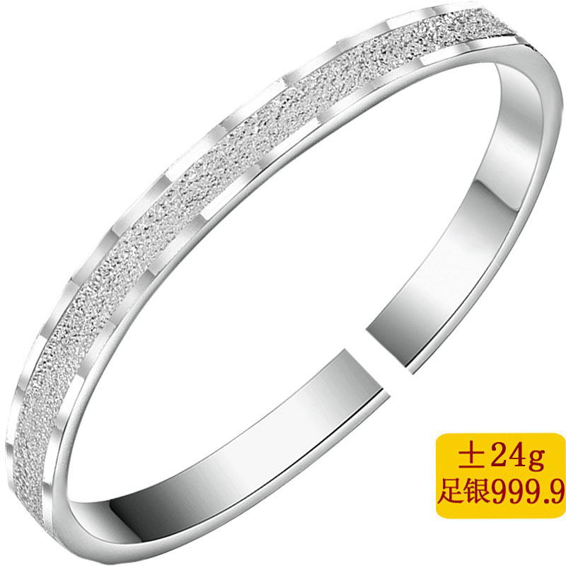 Minimalistic fashionable silver bracelet