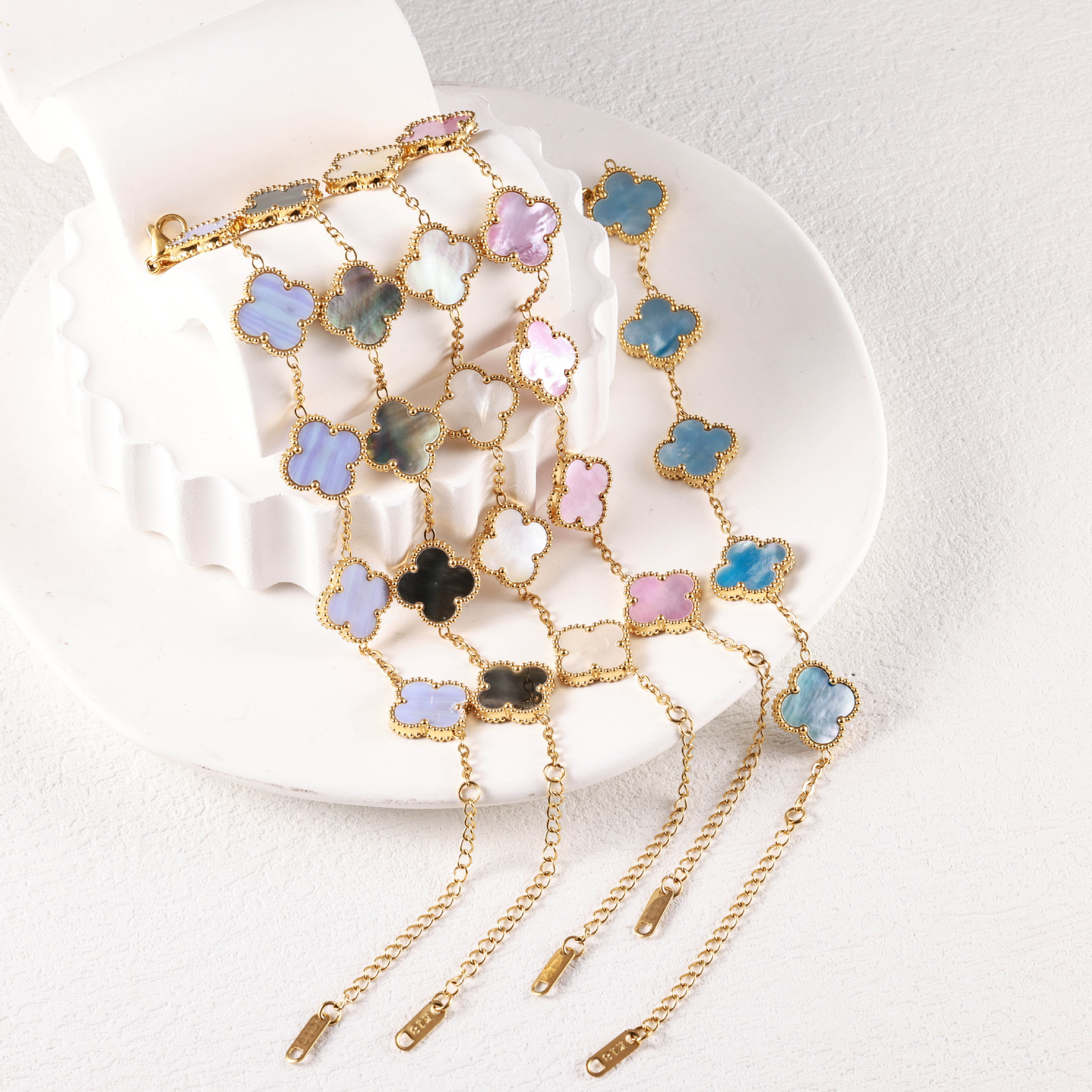 四叶草手链女款18K金镀层双面贝母轻奢高级感小众时尚饰品跨境爆