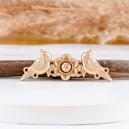 Hanfu metal toggle clasp with magpie auspicious design, ancient costume decorative metal fastener, Song and Ming dynasty style, paired with shoulder clasps for matching.