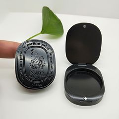 メーカーはカバーをひっくり返して磁気吸引式の金属の香膏の箱の亜鉛合金のファンデーションの箱の固体の香膏の化粧箱を供給します。