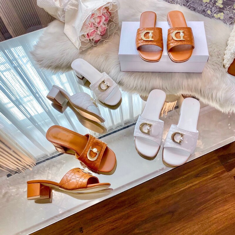 2026 New European and American Style D Brand Flat Sandals for Women, Outdoor Wear, Metal Buckle, Genuine Leather, Diamond Pattern, One-Strap Sandals 2026 New European and American Style D Brand Flat Sandals for Women, Outdoor Wear, Metal Buckle, Genuine Leather, Diamond Pattern, One-Strap Sandals