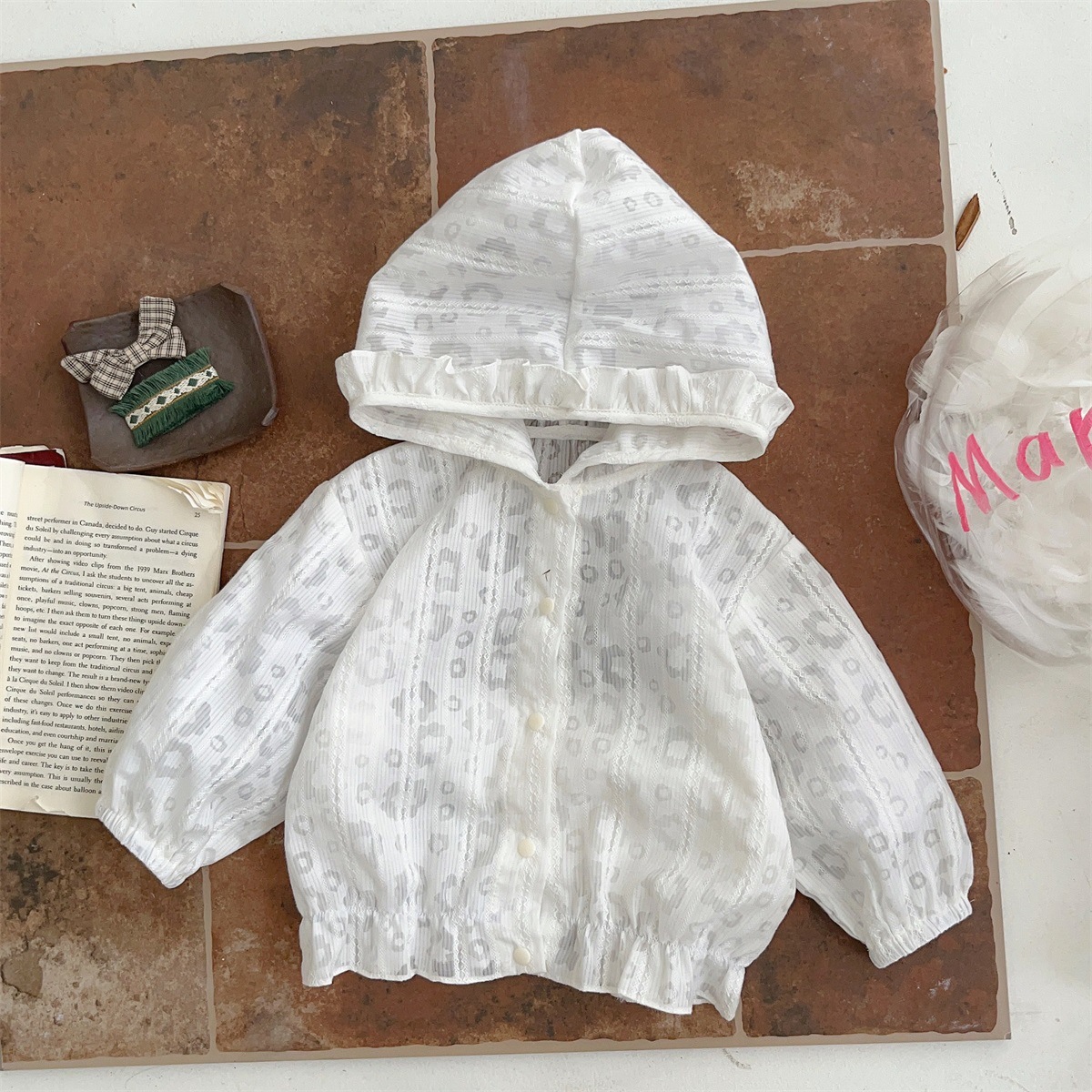 Verano delgado para niñas ropa de protección solar para bebés mameluco de tirantes 2025 nuevo traje de dos piezas de estilo occidental para bebés y niños pequeños