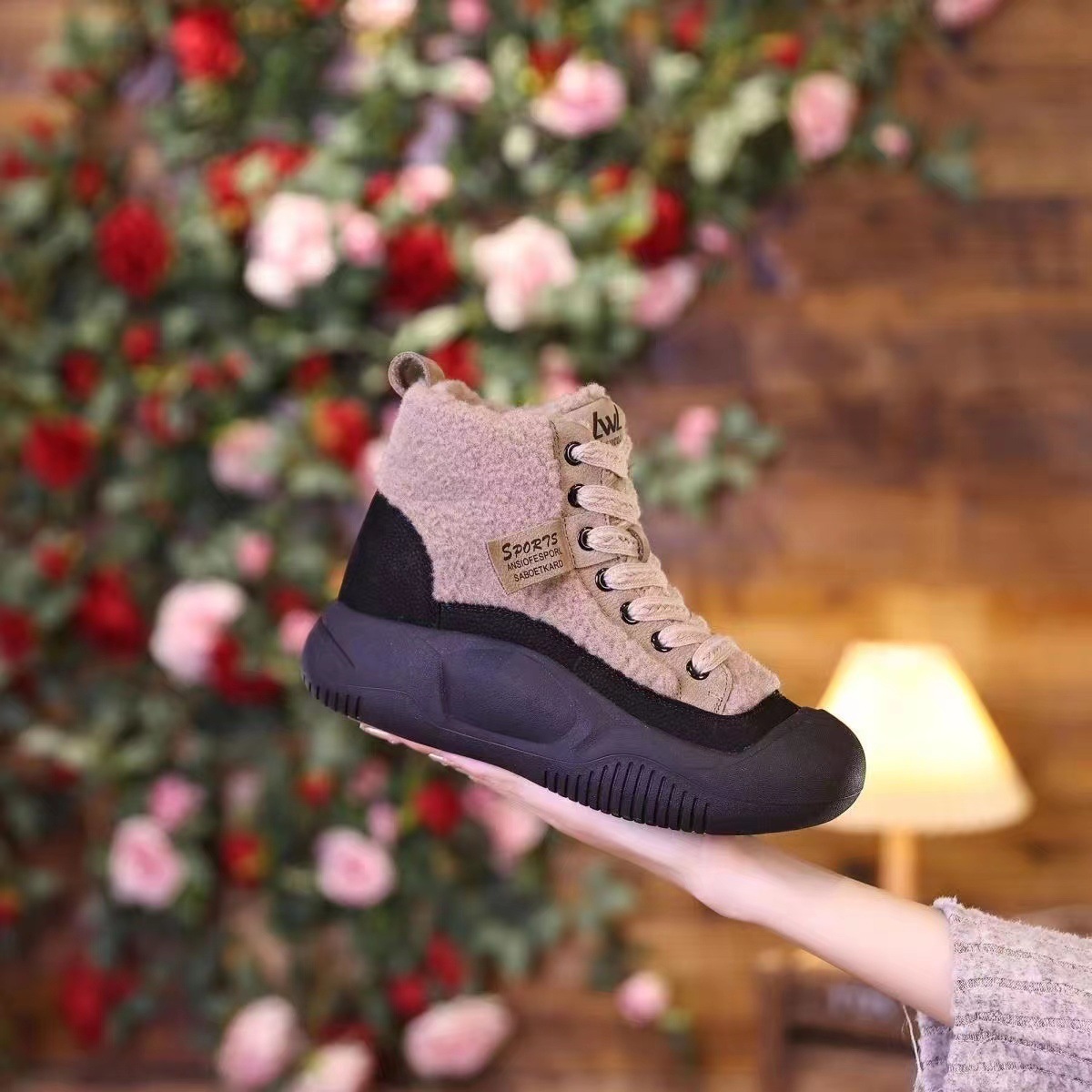 Botas Martin engrosadas con terciopelo con suela gruesa 2023 otoño e invierno botas cálidas de algodón de lana de cordero botas de lana cortas antideslizantes