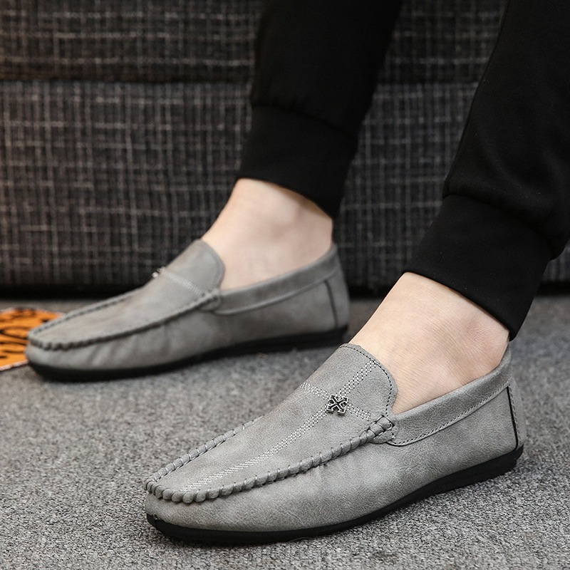 Zapatos Doudou para hombre verano 2025 nuevos zapatos de cuero esmerilado de terciopelo perezoso de un pie zapatos de moda de conducción de negocios para jóvenes