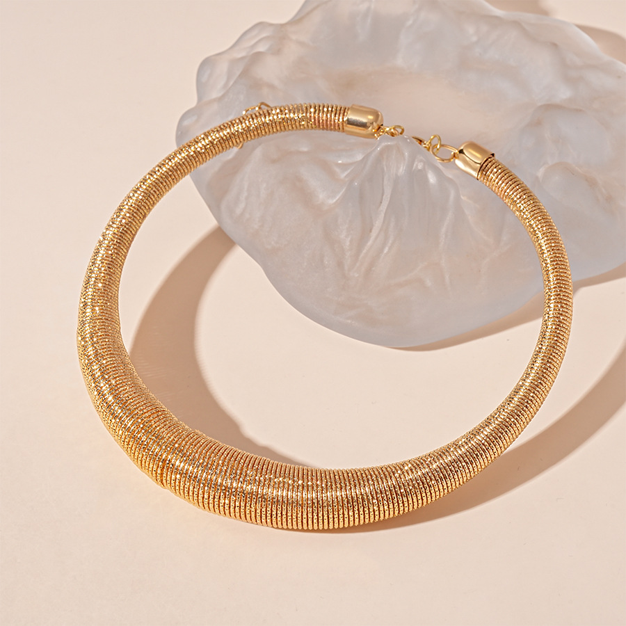 Collar circular de estilo de metal exagerado, tendencia de personalidad transfronteriza europea y americana, temperamento geométrico simple, decoración de estilo de alto nivel femenino