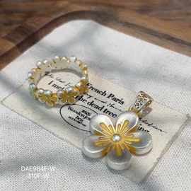 手镯;吊坠;戒指