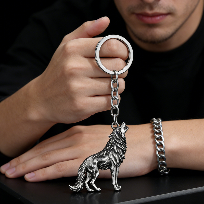 Fashion European and American Retro Stylish Fashionable Wolf-Shaped Key Chain Pendant Accessories, Suitable for Men's Key Box Bag Decoration