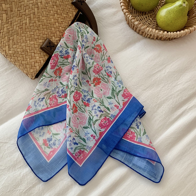 Flores toallas cuadradas nuevas versiones coreanas ins frescas, suaves y dulces, accesorios de bufandas de seda delgadas, bufandas de cuello, cinta de paquete