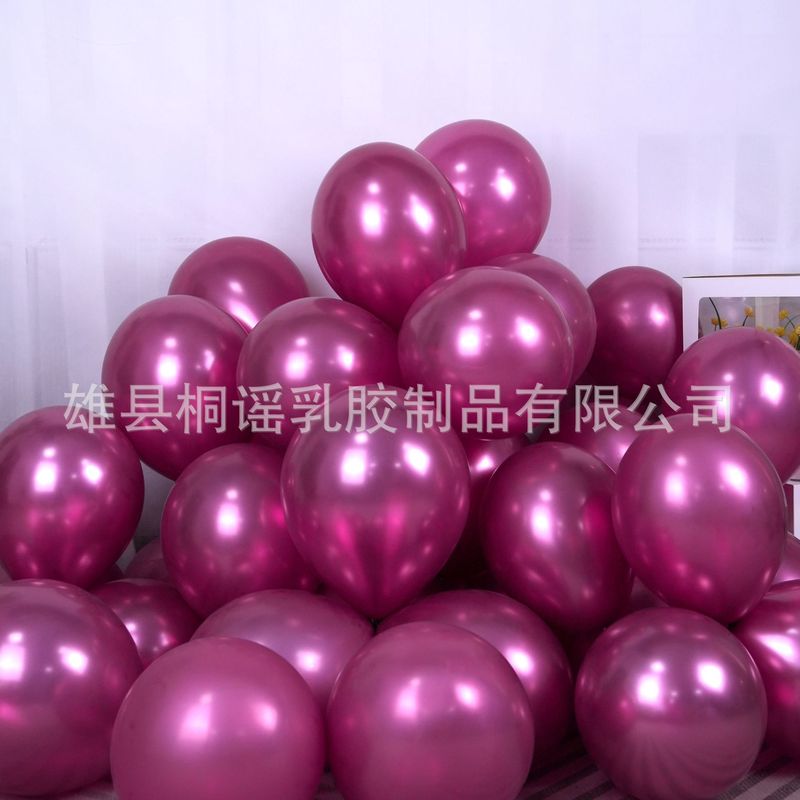 誕生日に風船を配置して結婚します。現場に風船を配置します。|undefined