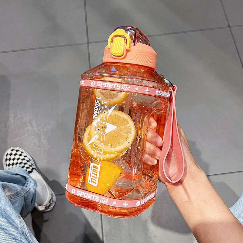 大容量ストローコップ男性フィットネストン缶トン夏の女性運動は高温に耐えてバケツの瓶のコップを飲みます。|undefined