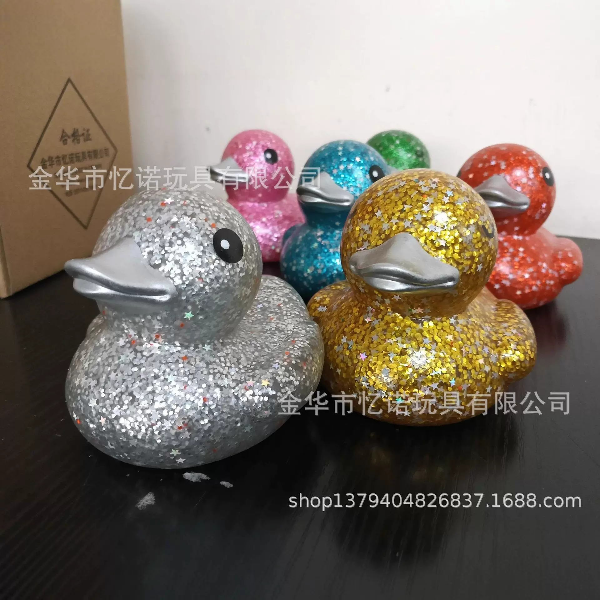 多色亮片鸭搪胶浮水鸭洗澡鸭公仔环保啃咬大黄鸭浮水戏水安抚玩具