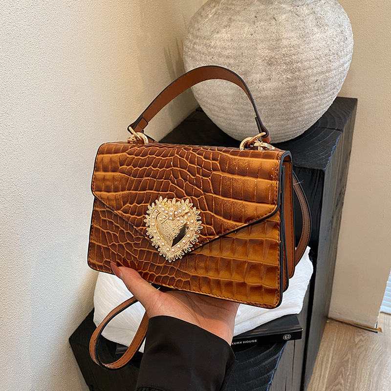 2025 European & American Crocodile Embossed Court Style Handbag Underarm Bag Heart Pearl Chain Commuter Flap Shoulder Crossbody Bag - Thumbnail 7
