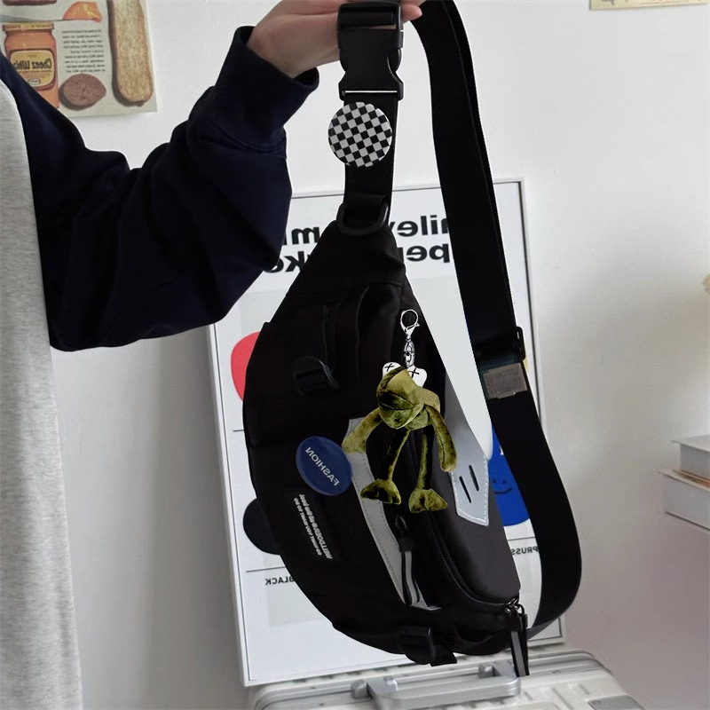 검정색 *N개의 포켓이 있어 매우 실용적입니다. [녹색눈개구리 + 무료배지 포함]