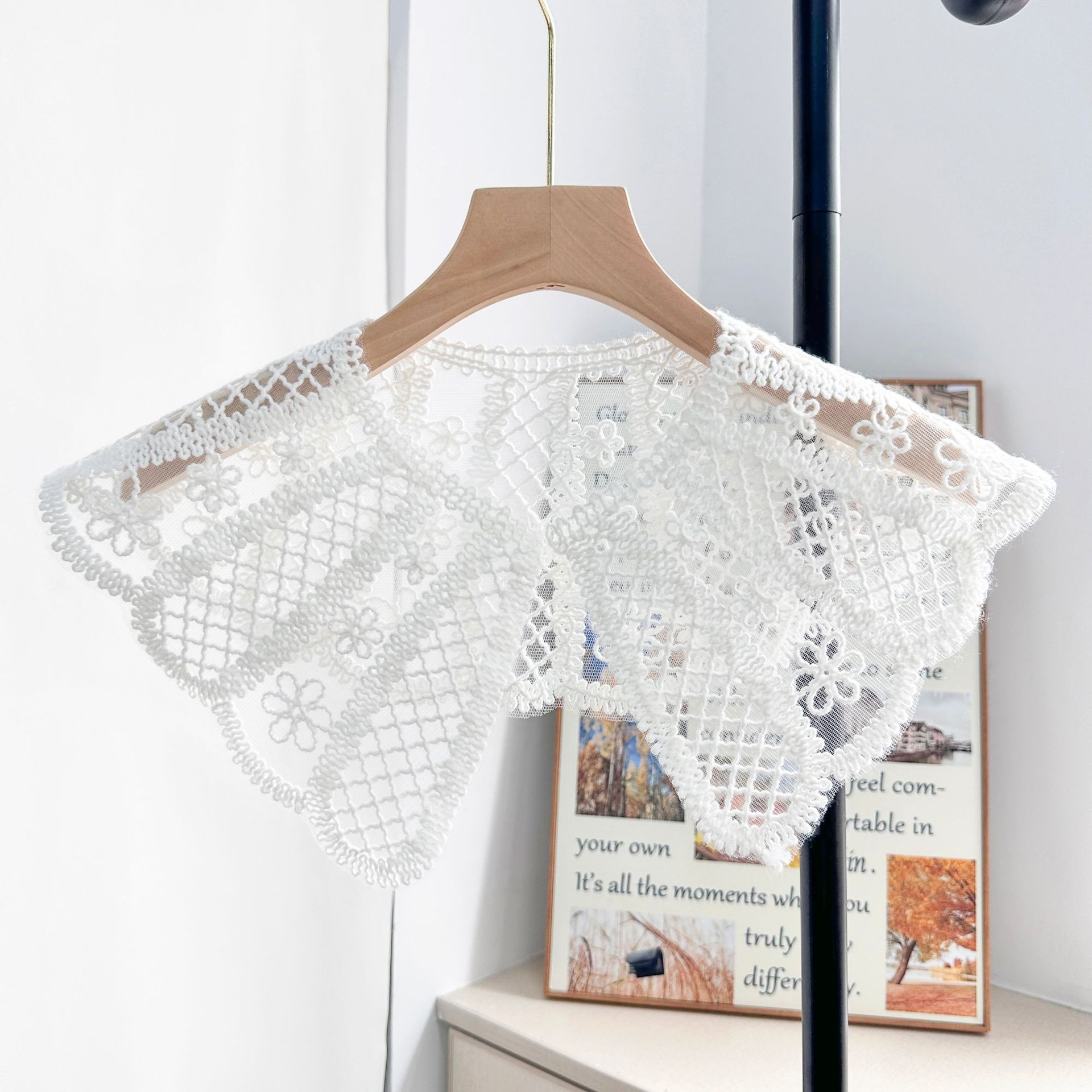 Mesh splice encaje perlas adornadas con diseño de lazos de cuello falso hueco exterior con chicas correa coreana decoración de chal