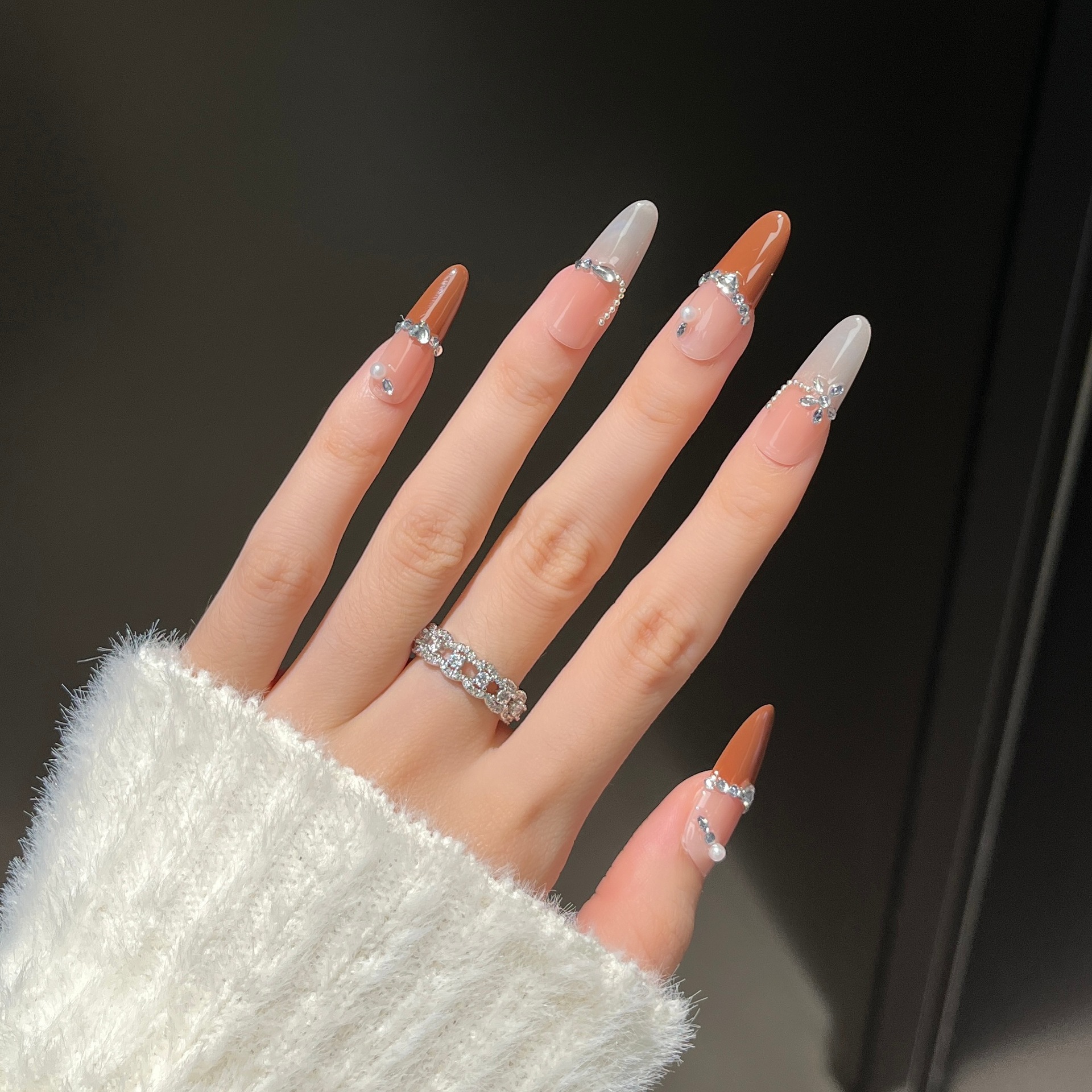 2026 otoño y invierno nuevo tipo de manicure elíptico productos terminados para usar parches de uñas falsas uñas ins puro deseo de viento
