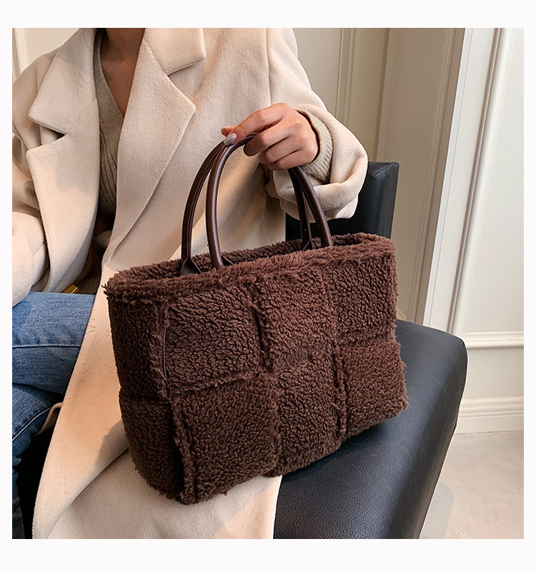 Fur Bag 2021 New Autumn And Winter Tote Bag Women's Large Capacity Niche Woven Bag Stylish Simple And Versatile Handbag display picture 7