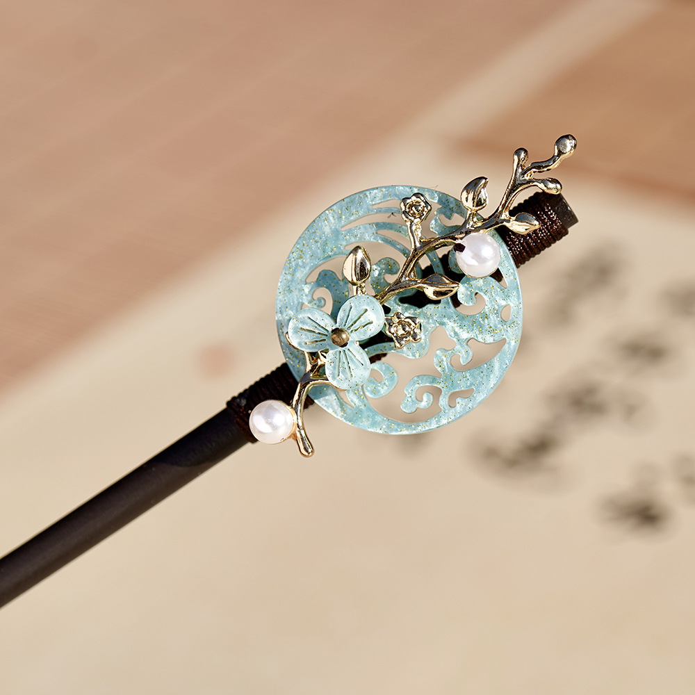 古典的な優雅なヘアピンの時代の髪飾り漢服のチャイナドレスの頭飾り江南ヘアピンの木のステップは花嫁の結婚ヘアピンを揺さぶっています。