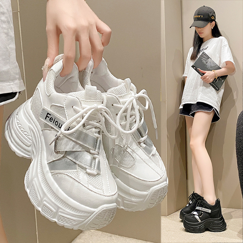 2025 Winter New Thick-Soled Height-Increasing Fashion Dad Shoes for Women Niche Design Soft-Soled Casual Sports Shoes Trendy Flats