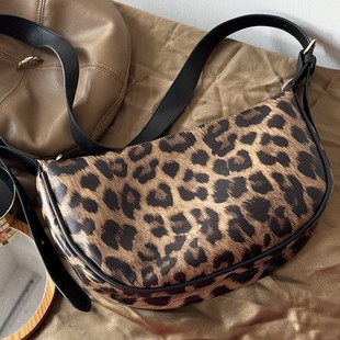 Hn5004 Genuine Leather Bag Goatskin Leopard Print Crescent-Shaped Diagonal Single Piece Retro Fashion Popular Dumpling Bag