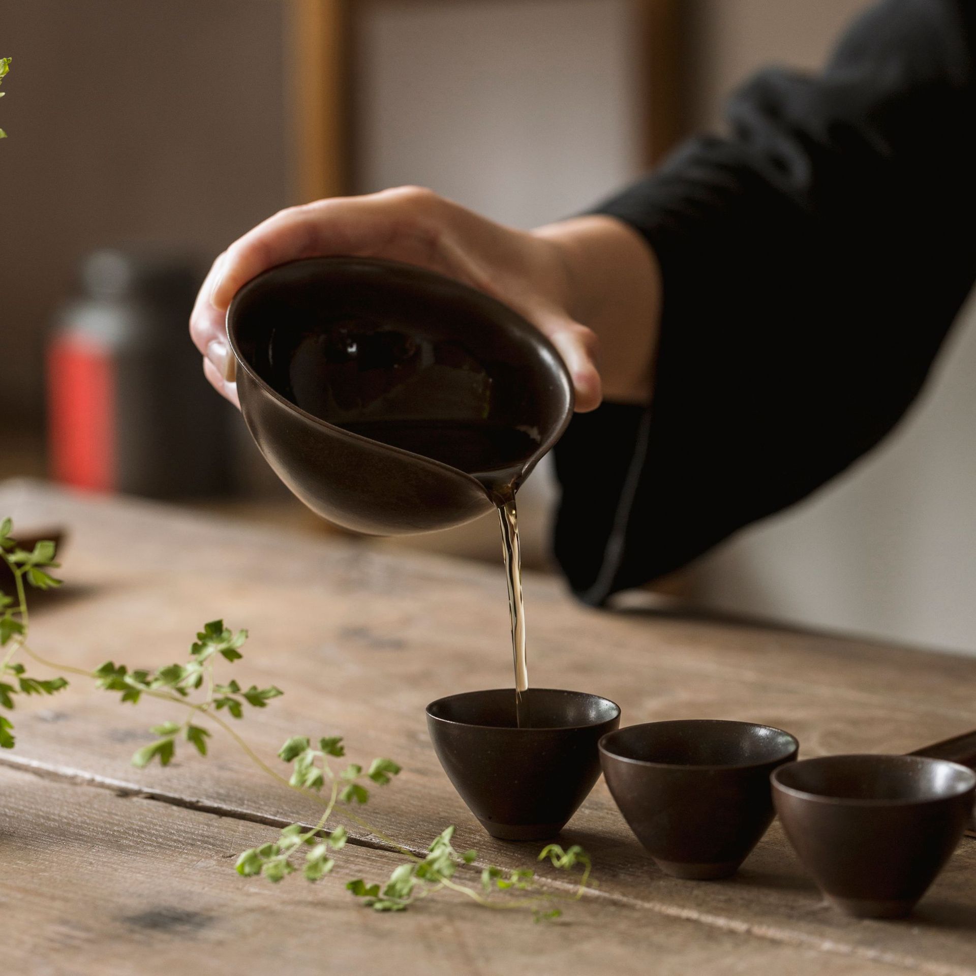 Nuevo tazón de tapa de cerámica gruesa de estilo chino, tetera, taza de té, juego completo de juegos de té de Kung Fu, mano de oficina en el hogar, lujo ligero, alta gama