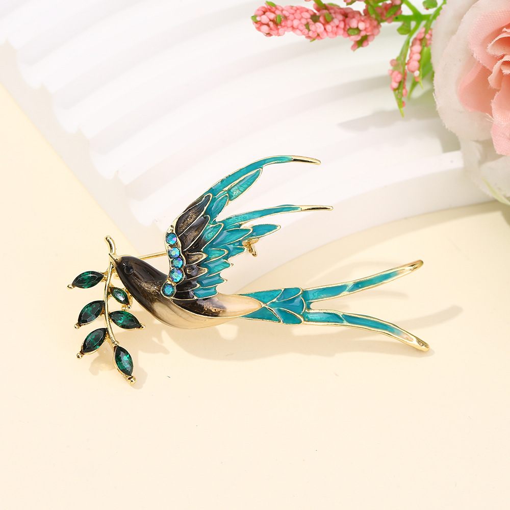 New European and American Style Retro Enamel Owl Brooch, Eco-Friendly Alloy Lapel Pin, Suit Accessory