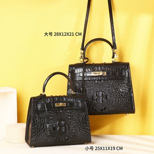�{�~�ǼyŮʿ�����ٴ�ͨ�ڰ�������Ů���¿���������ý���P����