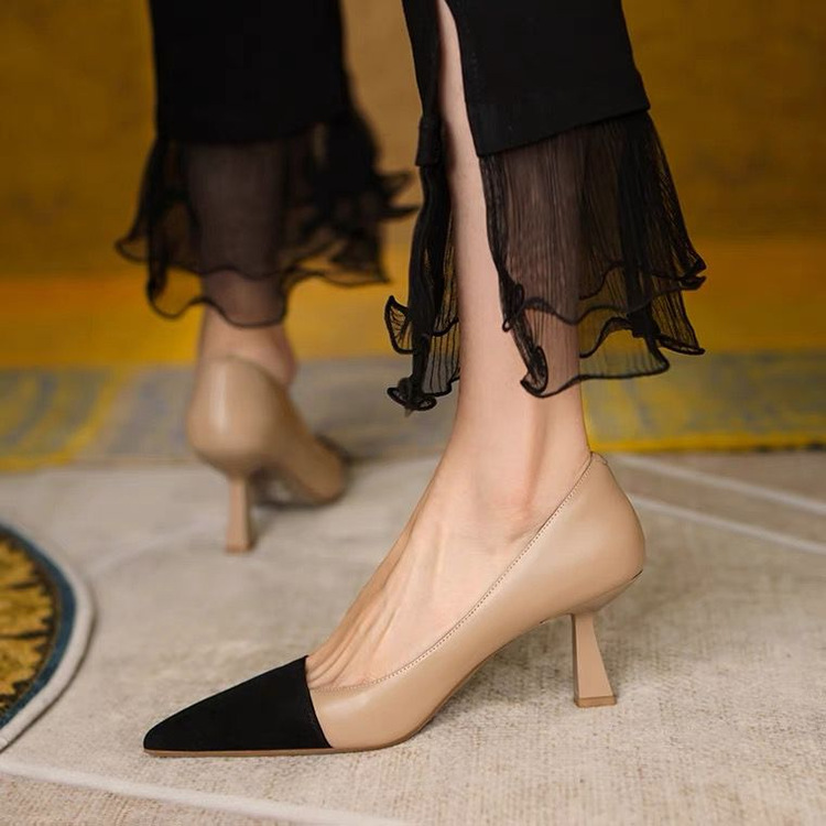 Scarpe da pendolare sexy con tacco alto a punta retrò da donna, in pelle leggera, con tacco sottile, abbinate ai colori_voghion.com