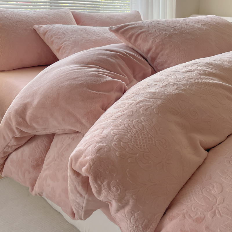 Alta calidad simple tallado leche de cama de seda de cuatro piezas de invierno coral cubierta de edredón de brida sábanas de seda de tres piezas