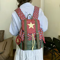 Стильный модный женский рюкзак, новый легкий рюкзак с контрастными звездами, школьная сумка большой вместимости для учащихся средних и старших классов.