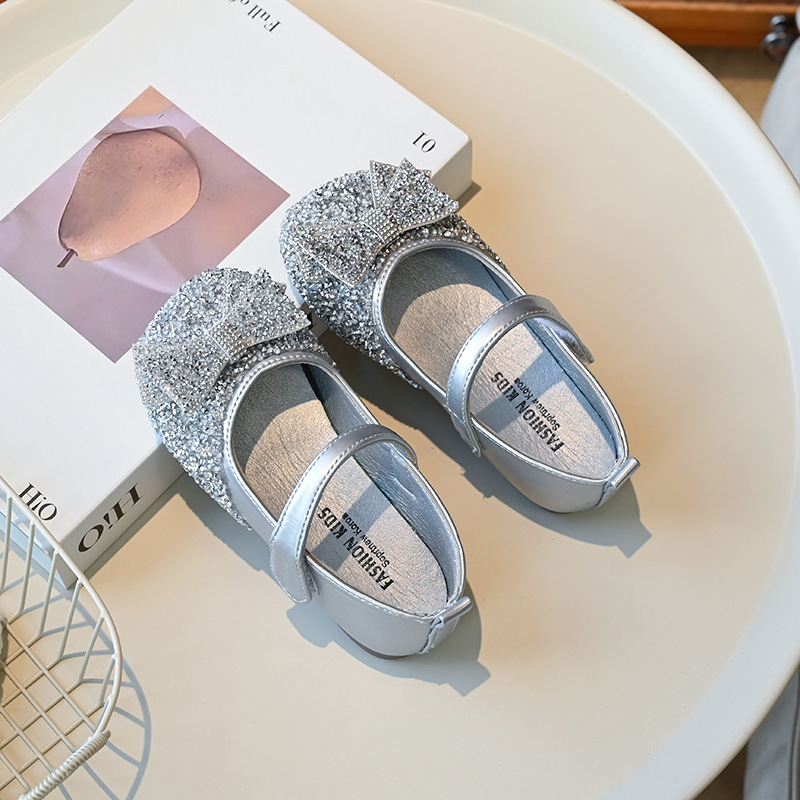 Zapatos de cuero para niñas, zapatos de princesa de diamantes de imitación para niños 2025 primavera y otoño nuevos zapatos individuales con lazo para niñas, zapatos de rendimiento para niños pequeños y medianos image 5