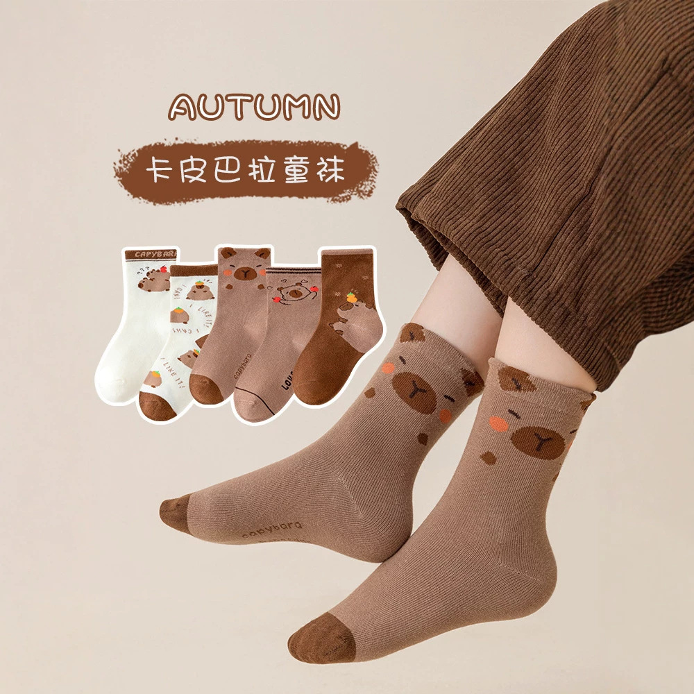 Hot-selling children's socks for spring, autumn and winter, boys and girls, cartoon mid-calf socks, cute capybara student socks wholesale.