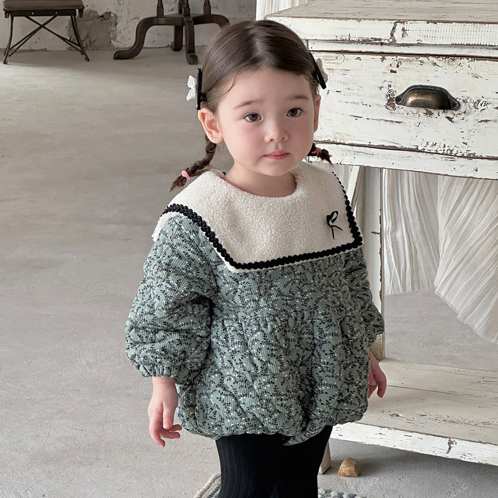 2024 ropa para niños de otoño e invierno ropa para bebés estilo occidental lindo mamelero triangular versión coreana acolchado engrosado abrigo de bebé femenino