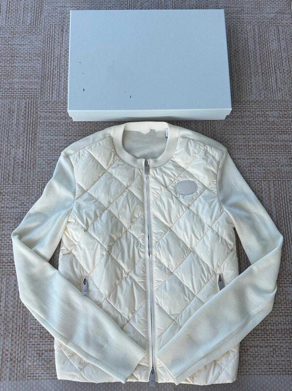 25 new women's diamond-patterned patchwork knit-sleeve round-neck lightweight down jacket, slim-fit, warm outerwear 25 new women's diamond-patterned patchwork knit-sleeve round-neck lightweight down jacket, slim-fit, warm outerwear