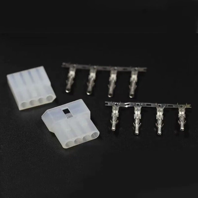 Подходящая коротковолновая радиостанция 4-контактная радиостанция