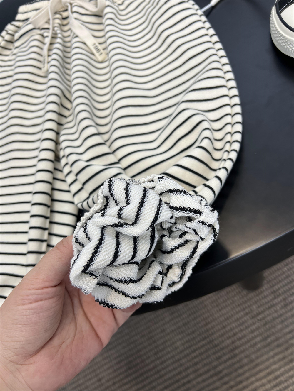 Primavera alla moda per ragazzi e ragazze sanitari 2024 per bambini versatili americani pigri leggings pantaloni sportivi a righe_voghion.com