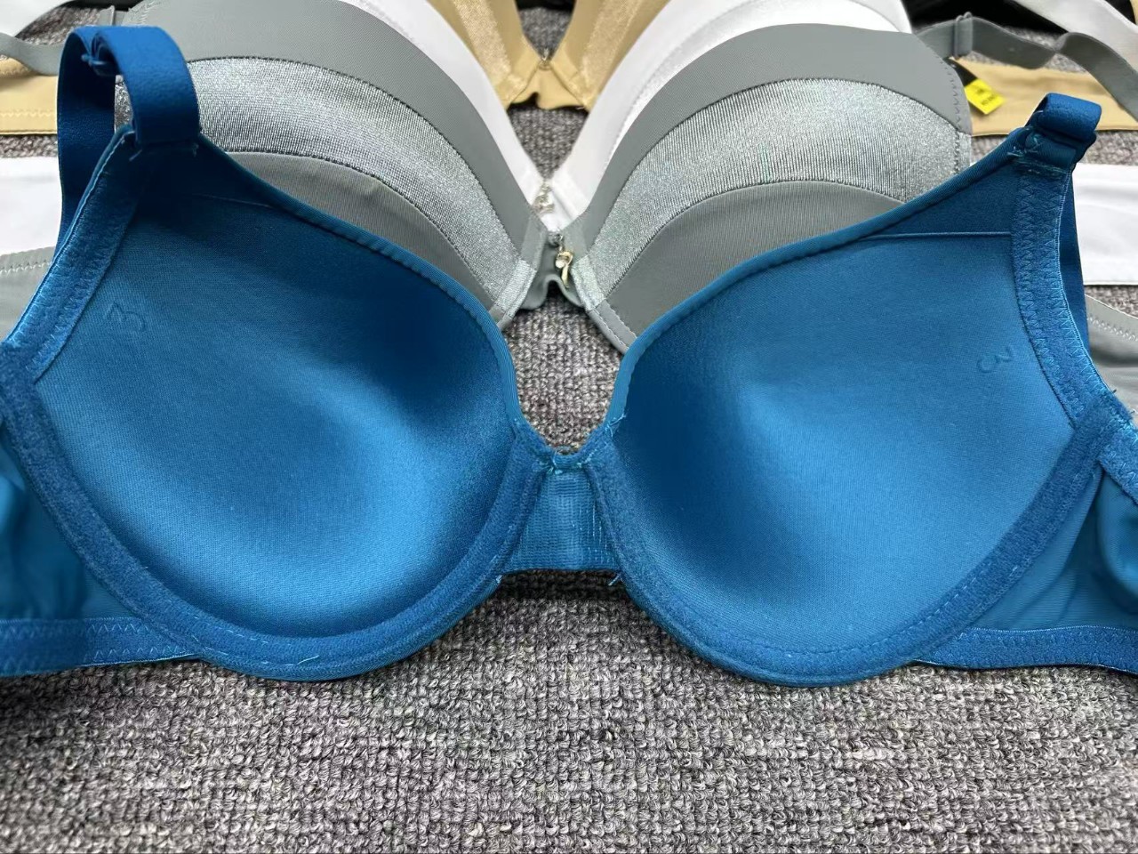 U-shaped sexy ropa interior de espalda para mujeres pechos pequeños se reúnen delgados sujetadores de texto invisibles sin marcas de verano