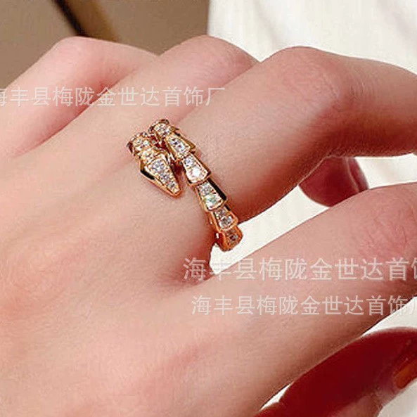 Small design ring for beloved, 18 carat, diamond encrusted