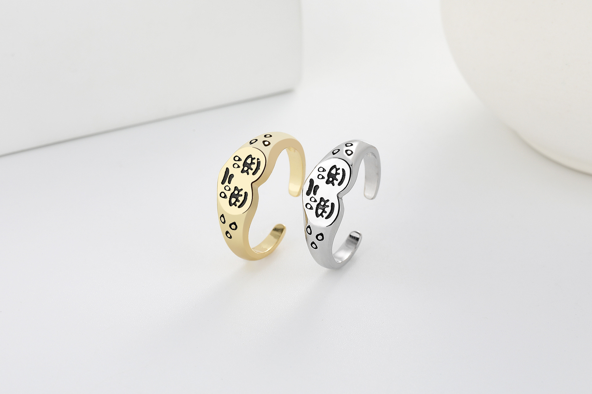 Retro Heart Shape Emoji Face Copper Rings 1 Piece