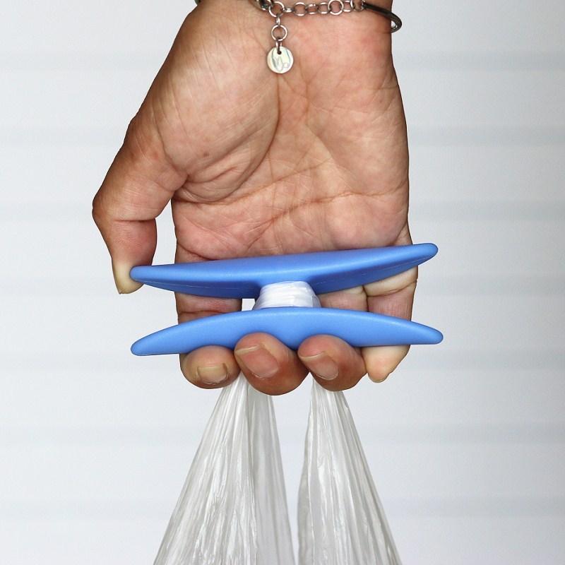 爆発的に人気のある携帯料理器は、レジ袋のバッグを持ち上げてビニール袋を持ち上げて野菜を運ぶのを防ぐ|undefined