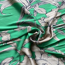 现货50D人丝弹力缎印花面料 95%人丝5%氨纶素绉缎 新款时装连衣裙