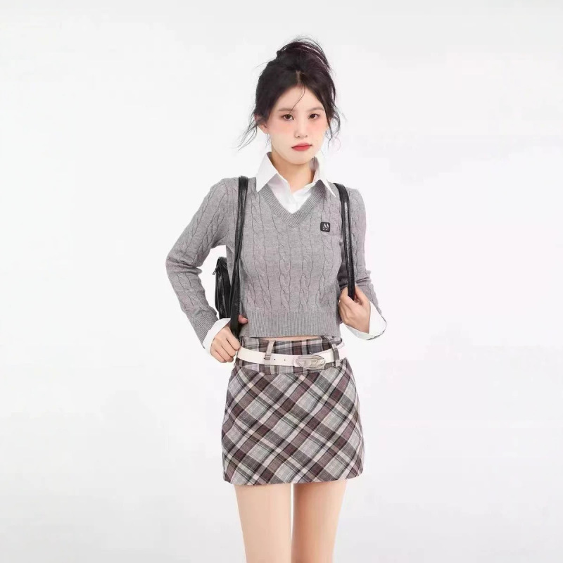 Gray polo-neck faux two-piece short sweater for women, autumn and winter, preppy style, slim-fit inner layer, long-sleeved knit top