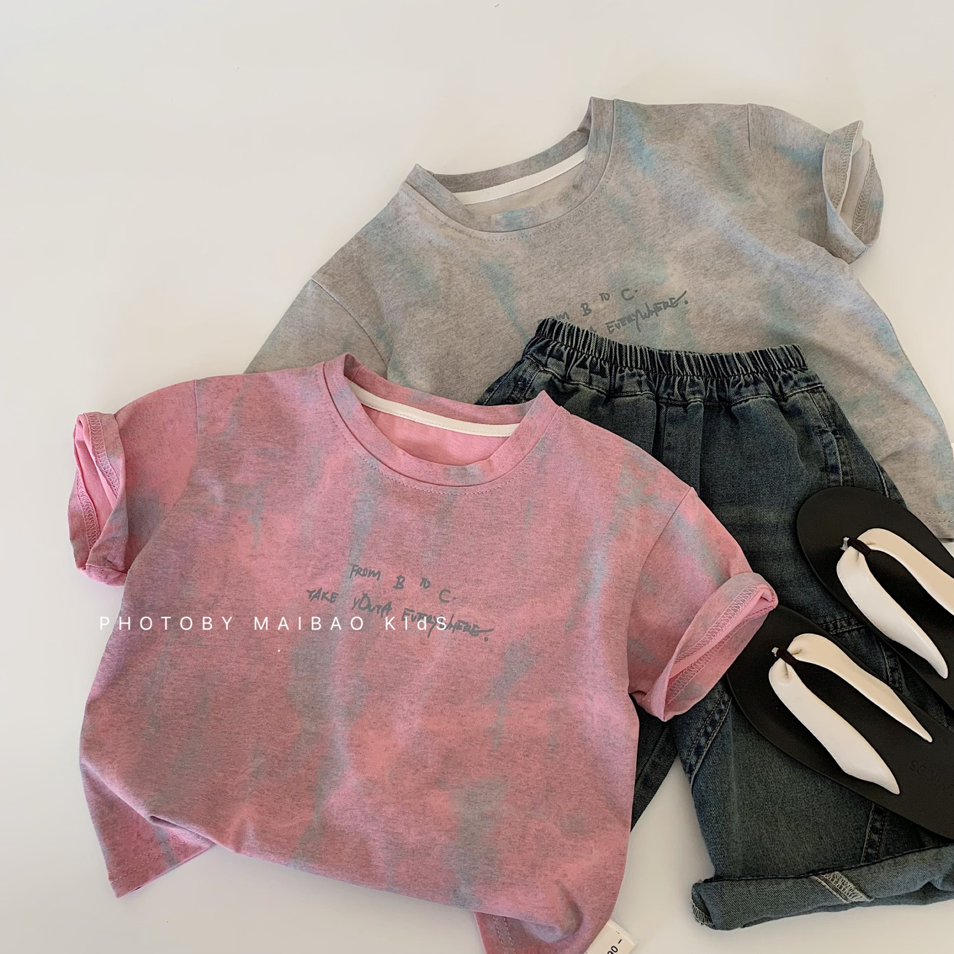 Camiseta de manga corta para niños Maibao 2025 nueva ropa de verano para niños, tops para niños, camisa de fondo para niños, tendencia al por mayor