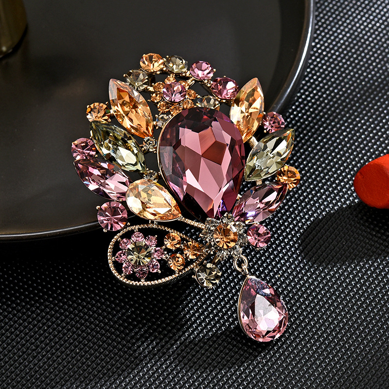 New Palace Retro Light Luxury Elegant Austrian Crystal Pendant Brooch For Women Fashionable Temperament Corsage Pin Wholesale_voghion.com
